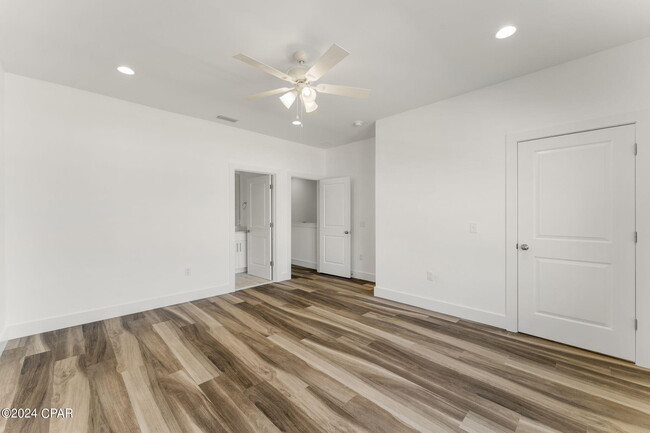 Building Photo - 6997 Patronis Dr