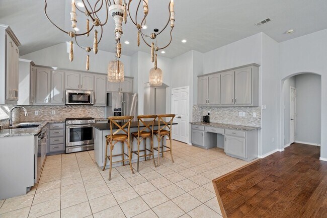 Building Photo - 8664 Glenburne Dr