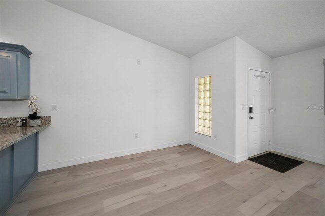 Building Photo - 3377 Crystal Ct E