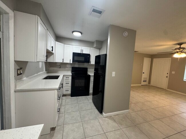 Building Photo - 8821 Dania Dr