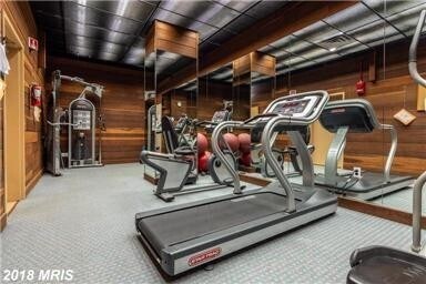 Building Photo - Renovated 1BR, 1BA + Garage Space. 2 Block...