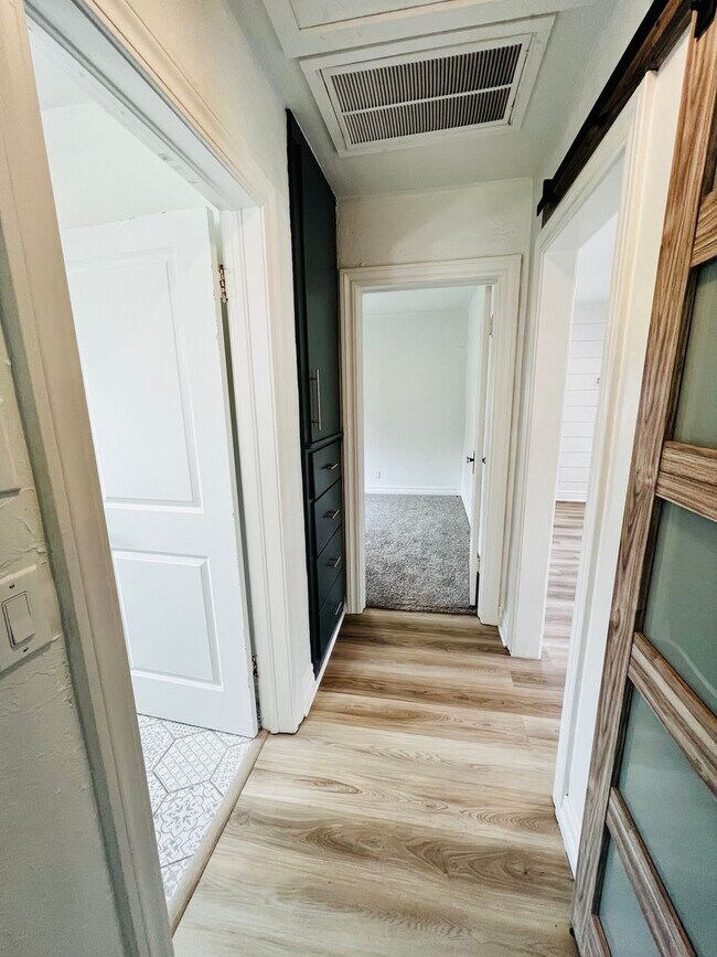 Building Photo - Cute 2BD 1BA Bungalow Home in Putnam Heights West!!!