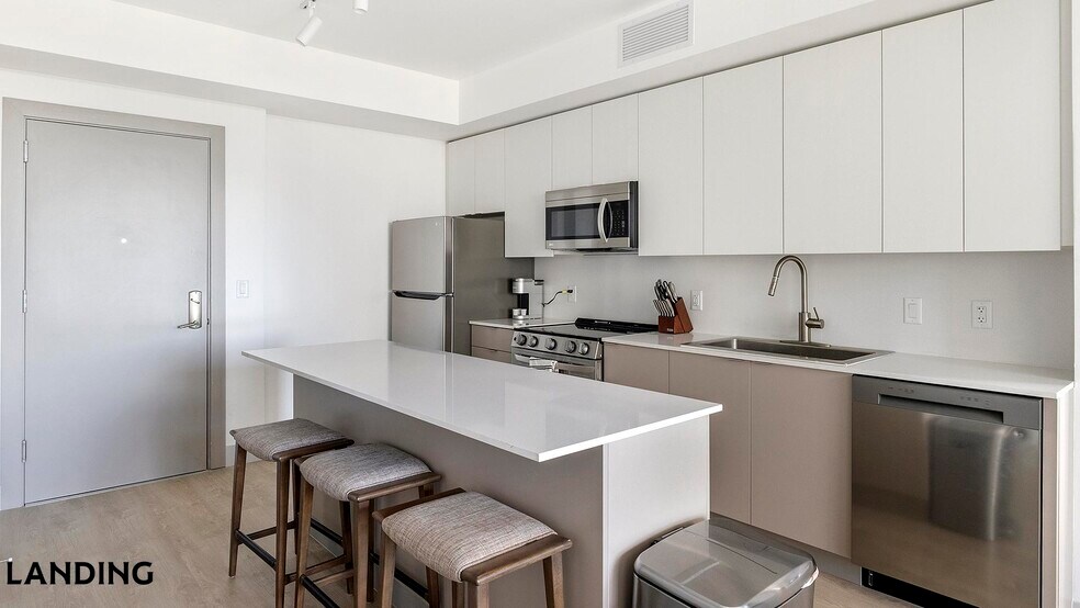 Building Photo - 1155 NE 126th St