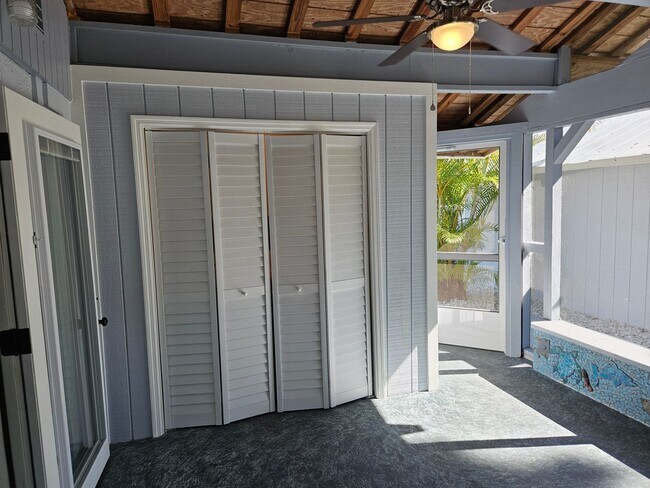 Building Photo - Annual Unfurnished 3 Bedroom 2 Bathroom Si...