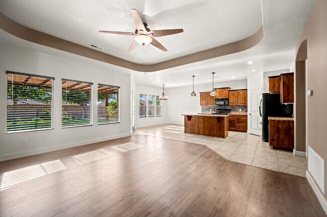 Building Photo - "Spacious 5-Bed Oasis with 3 Baths in Washington, UT – 3,171 Sq Ft of Comfort!"