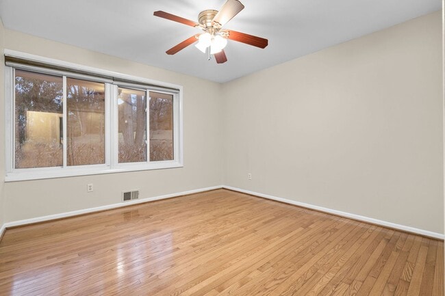 Building Photo - 4 Bed 3 Bath - Bethesda Single Family Home - Move In Ready