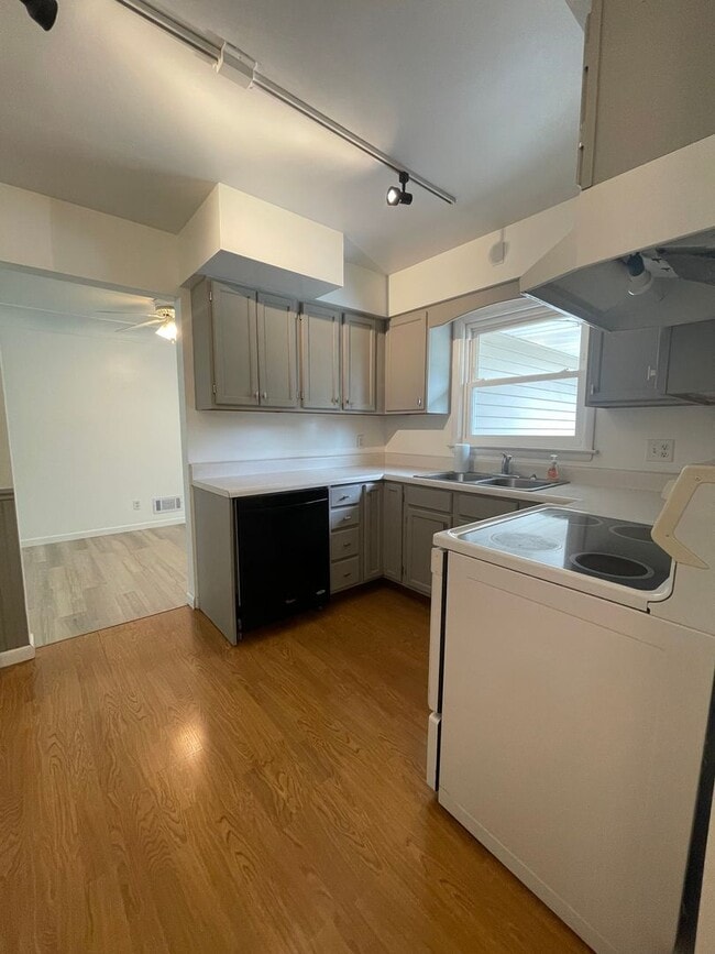 Building Photo - Three Bedroom Home in Richland