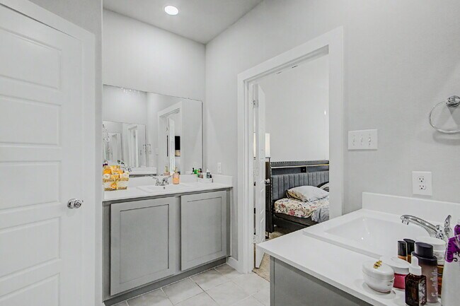 Building Photo - Experience Princeton Lifestyle