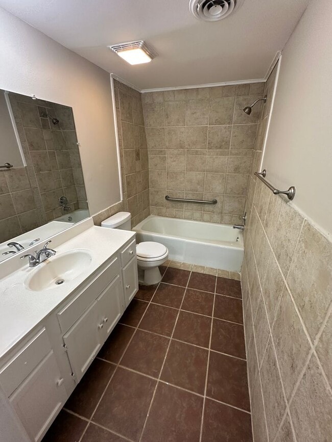 Building Photo - 2BD/1.5BA Townhouse located in Germantown!