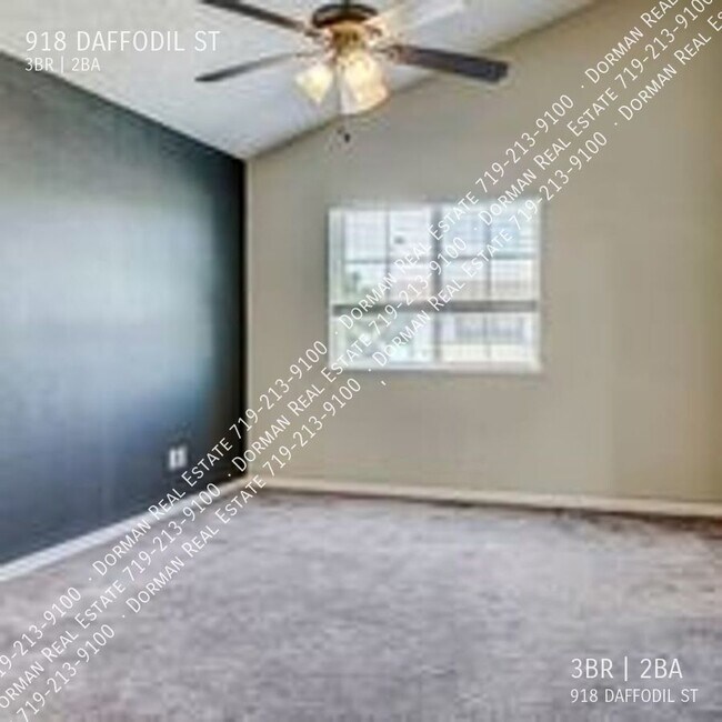 Building Photo - 918 Daffodil St