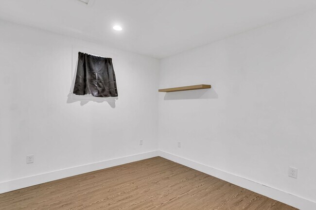 Building Photo - 40 Poinsett St