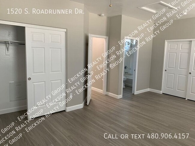 Building Photo - 1520 S Roadrunner Dr
