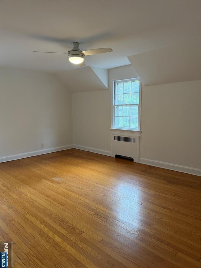 Building Photo - 364 Owen Ave