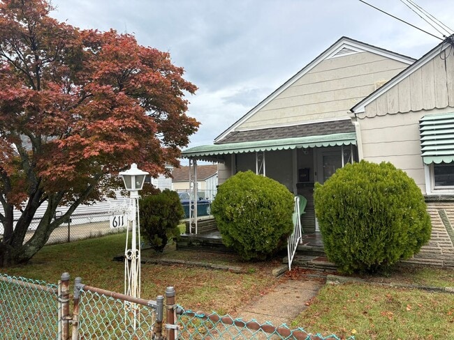 Primary Photo - 611 N Michigan Ave