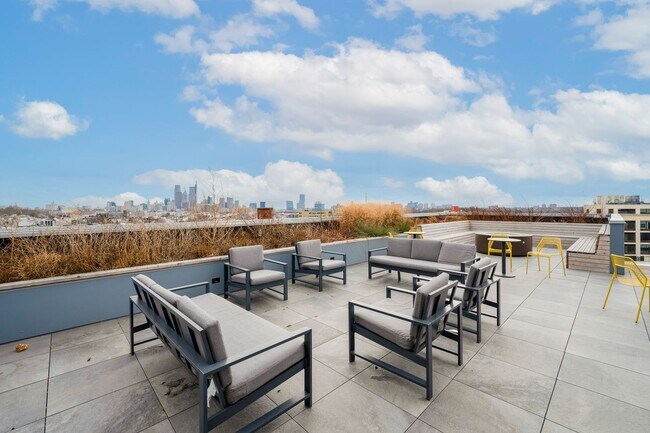 Building Photo - Bright Studio Apartment with large kitchen in Brewerytown!