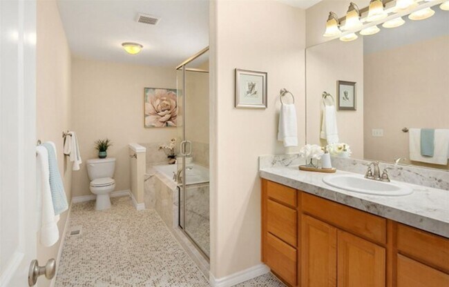 Building Photo - Impeccably Maintained and Wonderfully Updated Kenmore Home with 3 Bed and 2.5 Bath
