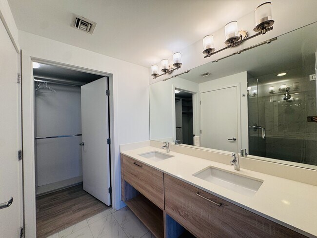 Building Photo - 16385 Biscayne Blvd