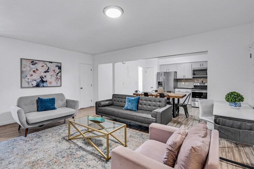 Building Photo - 975-977-977 SW 10th St