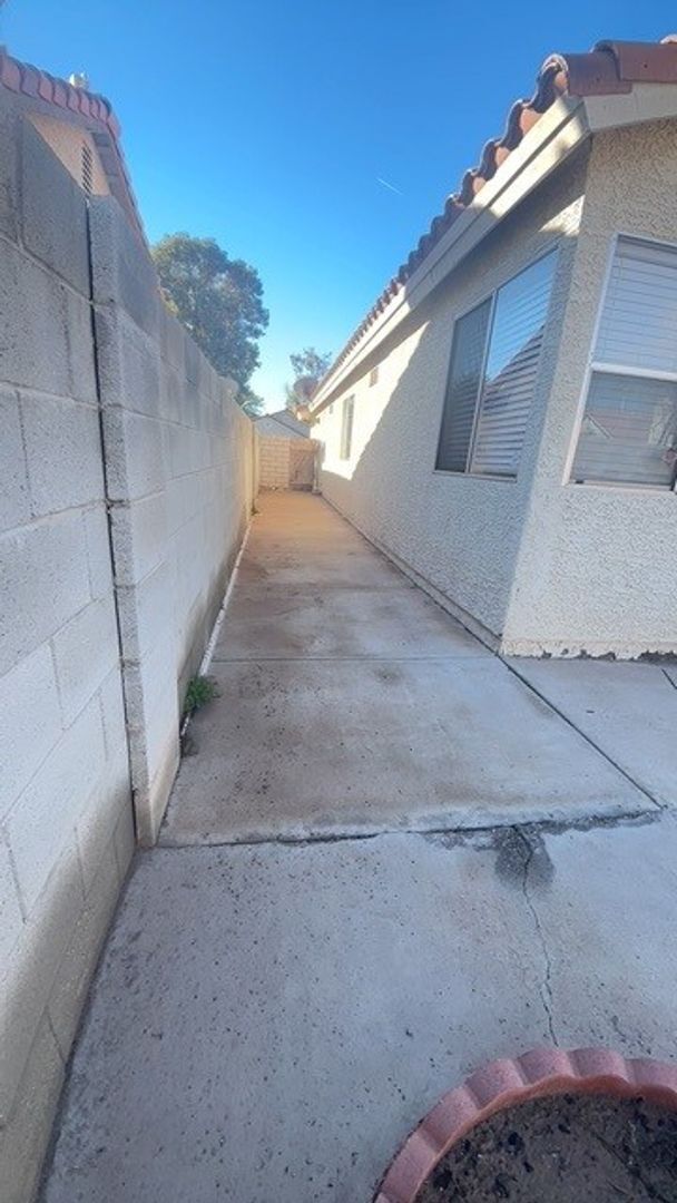 Building Photo - Rancho Las Palmas