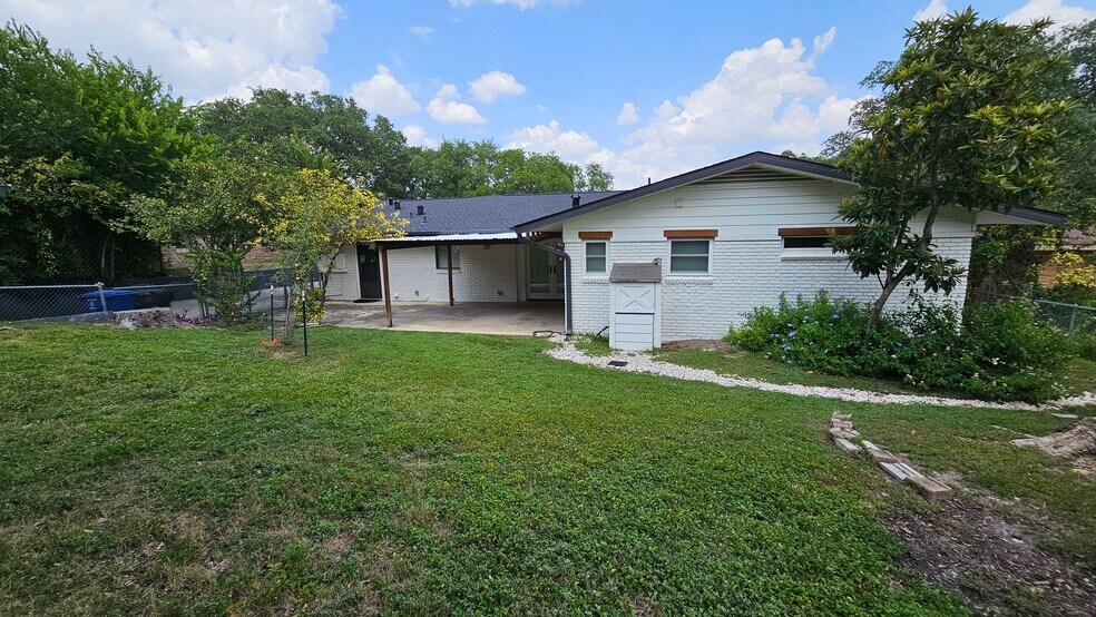 Building Photo - 219 Edgevale Dr