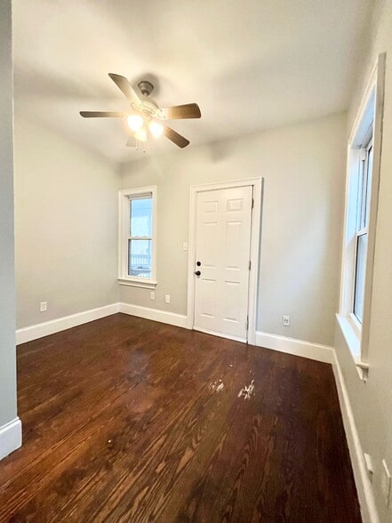 Building Photo - 180 Hillside St