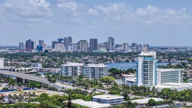 Building Photo - 2000 S Ocean Dr