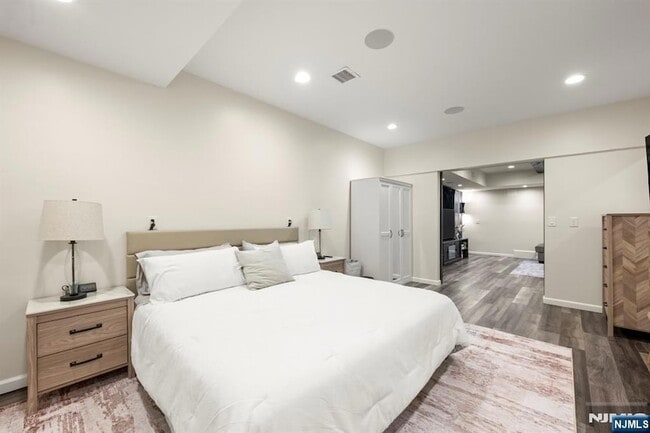 Building Photo - 19 Adams St