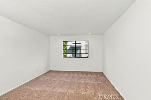 Building Photo - 14115 Moorpark St