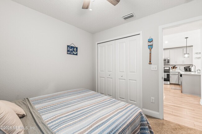 Building Photo - 243 Dahlia Falls Dr