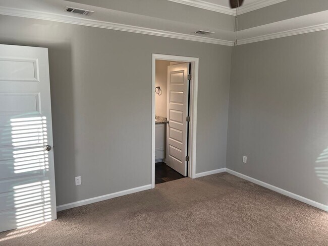 Building Photo - 4BR/2BA in Valdosta Available Mid-April