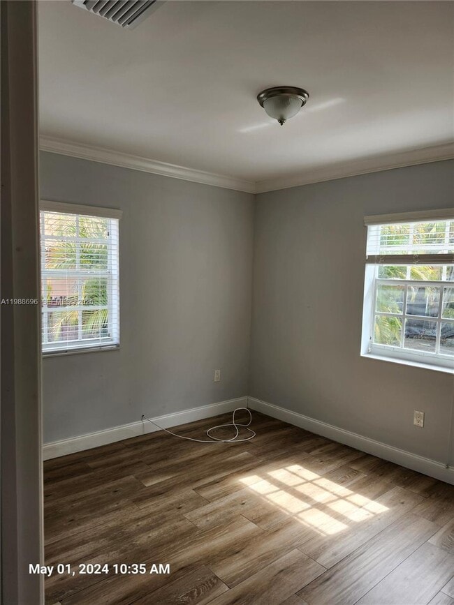 Building Photo - 1023 SW 12th Ct