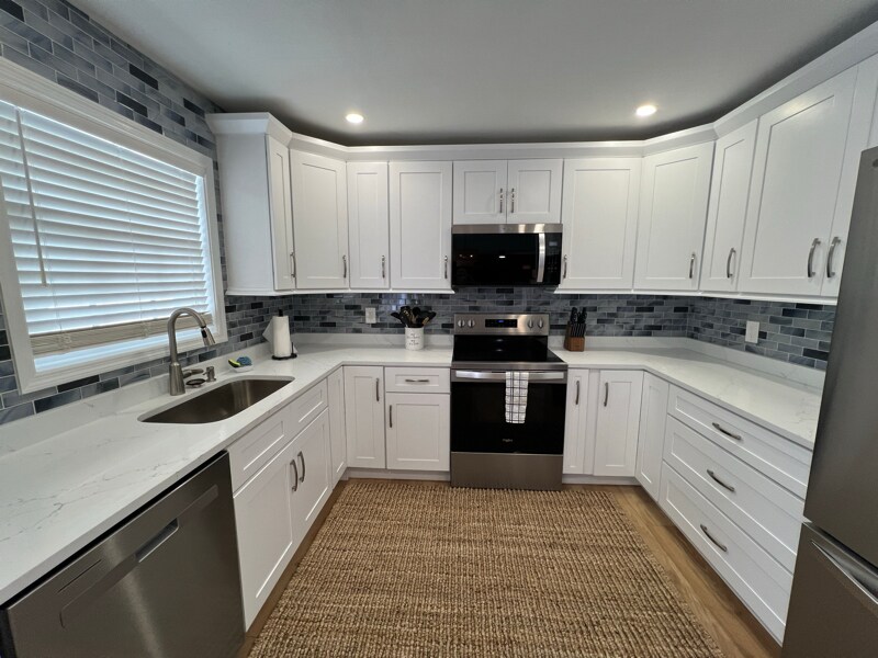 Building Photo - 201 Pompano Dr SE
