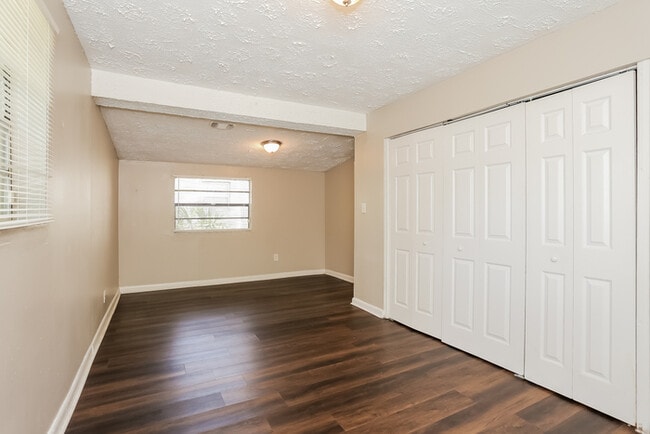 Building Photo - 8863 Yeoman Dr