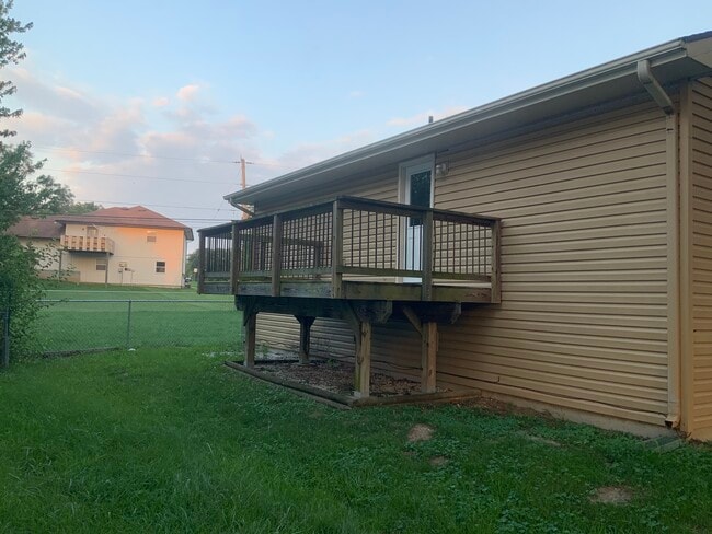 Building Photo - 3516 Valencia Dr