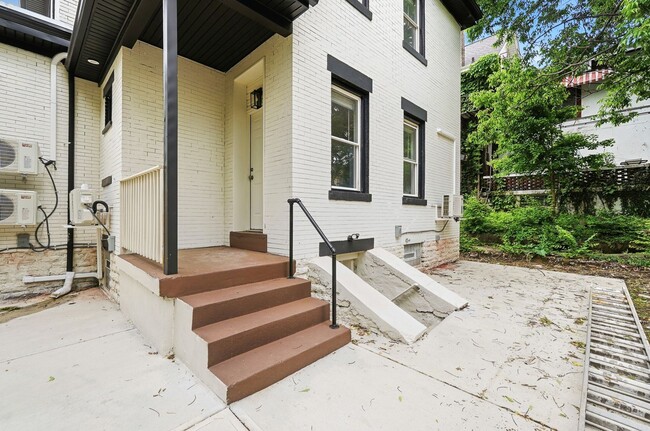Building Photo - 568 Hale Ave