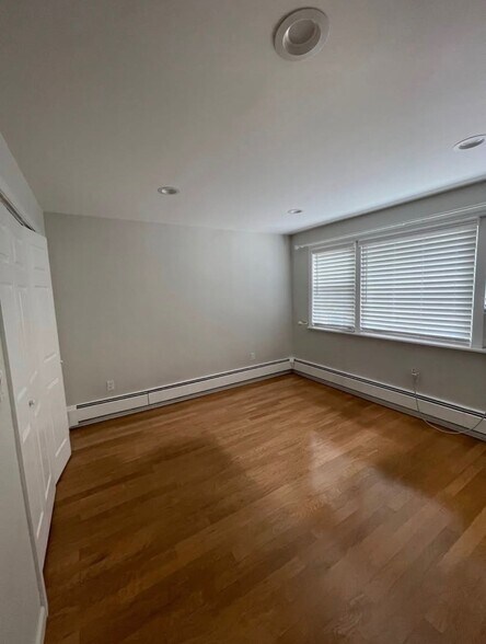 Building Photo - 224 Commerce St