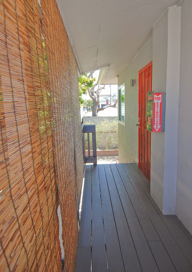 Building Photo - 1446 Manhattan Beach Blvd