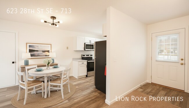 Building Photo - 623 28th St SE