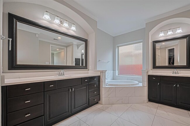 Building Photo - 16818 Calcots Dr