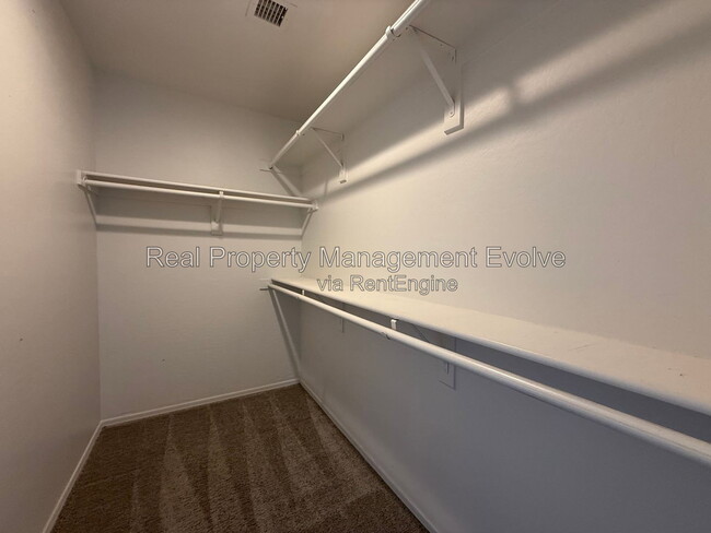 Building Photo - 7105 S 251st Dr
