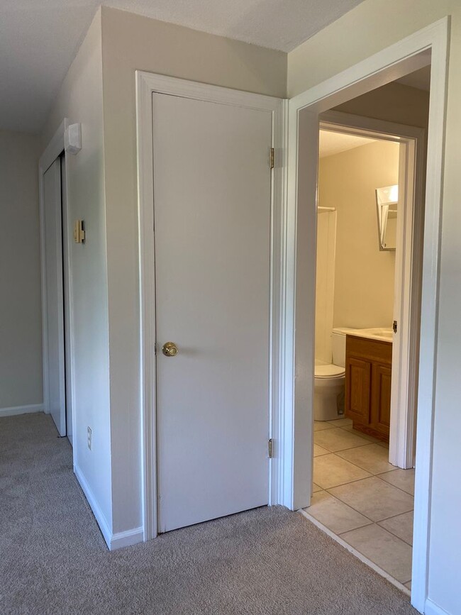 Building Photo - Andover, CT- One bedroom one bath apt in a...