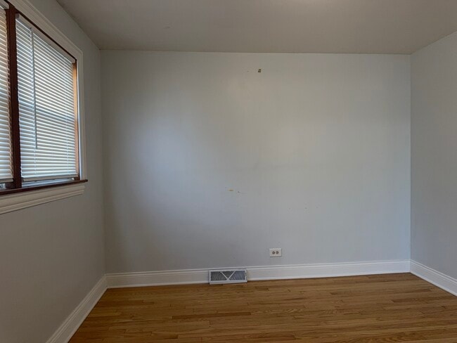 Building Photo - 9013 S Kingston Ave