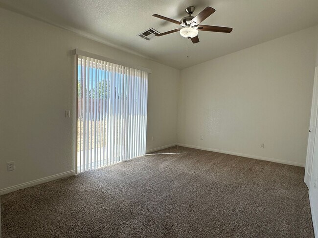 Building Photo - COMING SOON! 3+2+ Bonus Room with attached garage