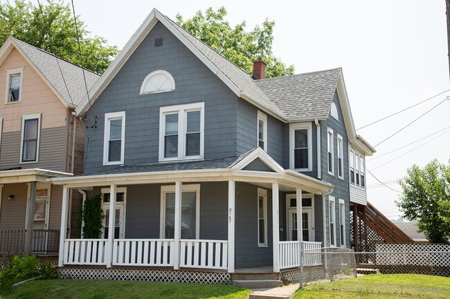 Primary Photo - 2017 Windsor Ave