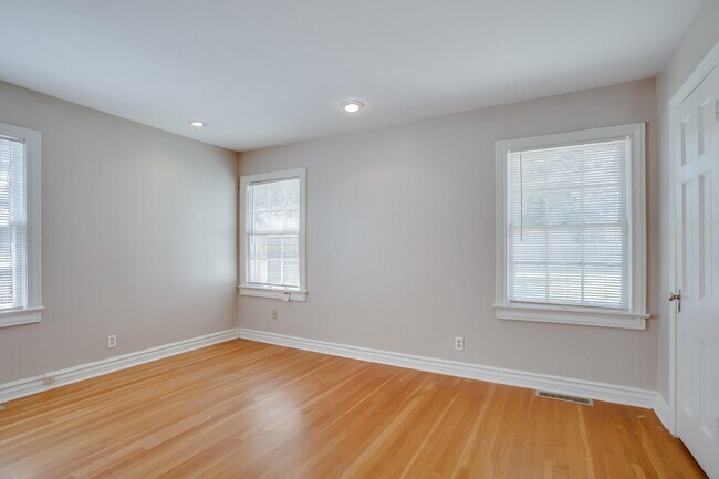 Building Photo - 2403 32nd St