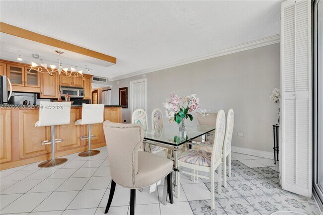 Building Photo - 5555 Collins Ave