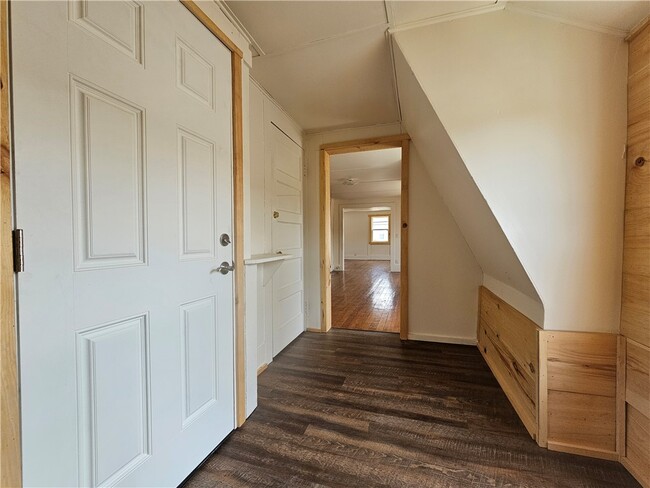 Building Photo - 207 East Ave