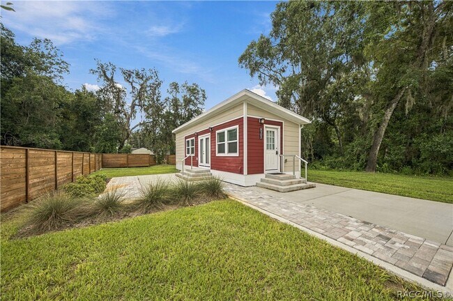 Building Photo - 9302 E Sycamore Pl