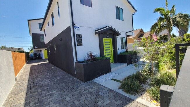 Building Photo - 84(142-144 1/2)