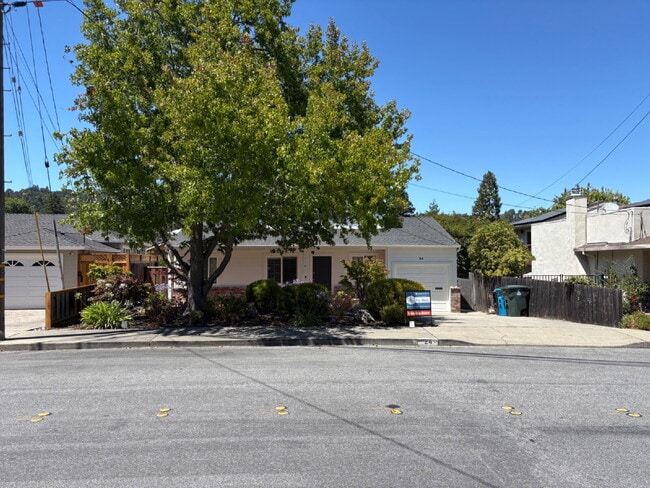 Building Photo - Coming Oct. 1, 2026 - Charming 3 bed, 2 bath with office on San Carlos Border